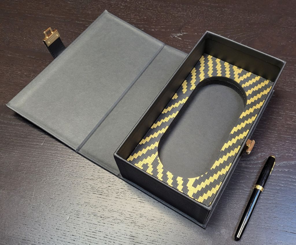 6134 Cutie piele cu 6527insert bureteiqos-3