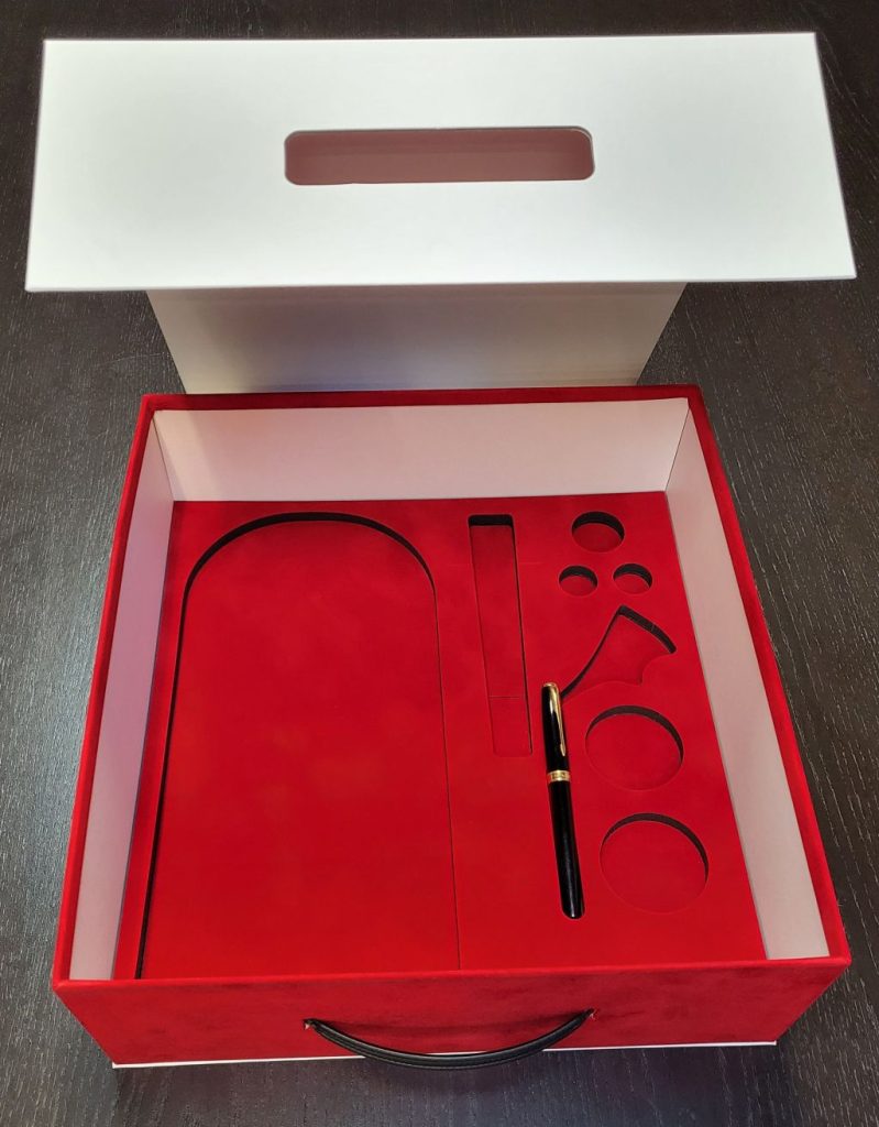 6504cutie cu maner tip servieta+insertmasca6505-1