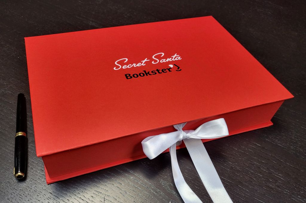 6013-6014-Cutie rosie 297x197x50mm cu funda bookstersecretsanta-1