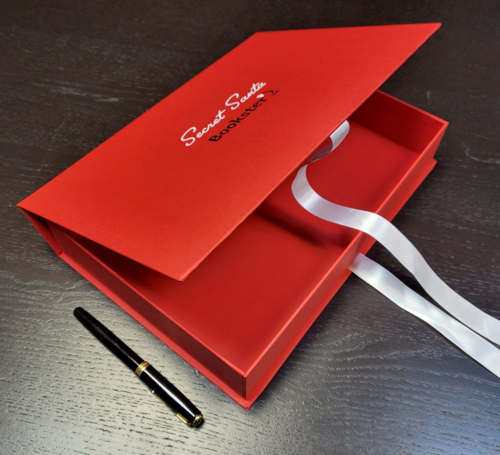 6013-6014-Cutie rosie 297x197x50mm cu funda bookstersecretsanta-4