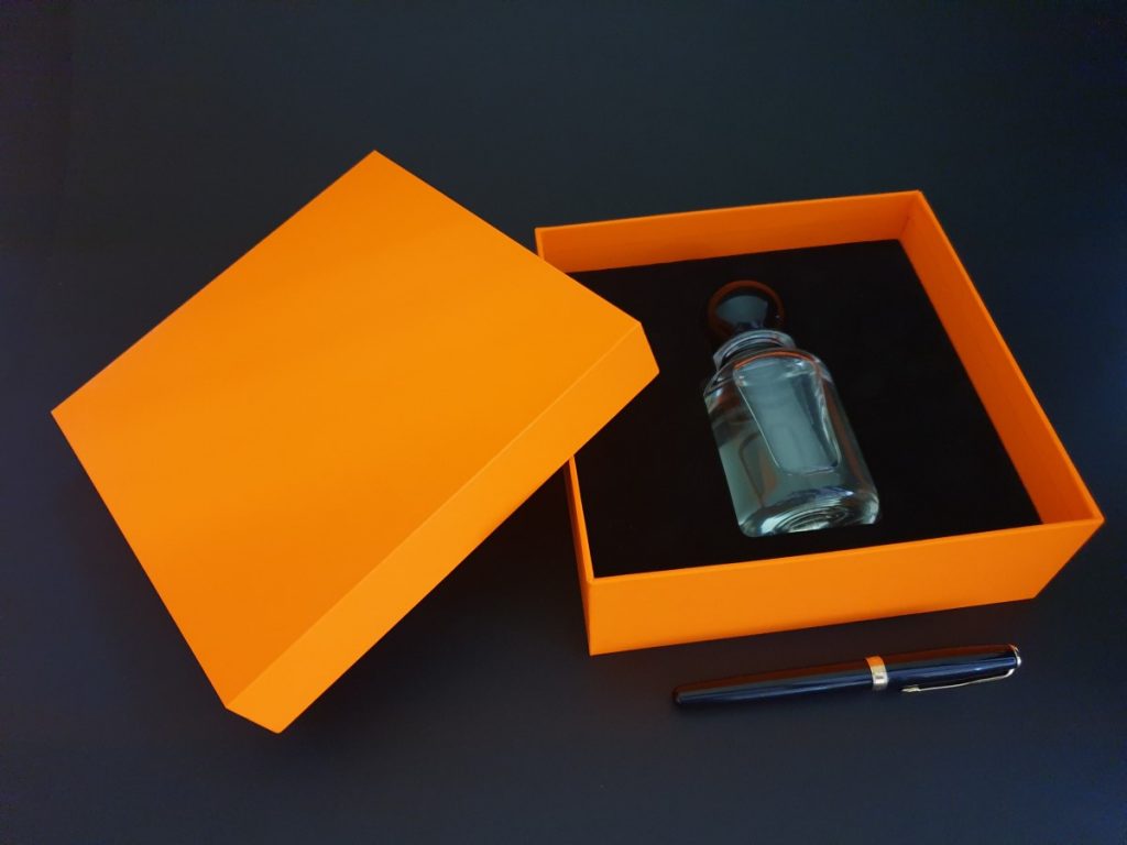 Cutii premium pentru parfumuri – Cutii Rigide